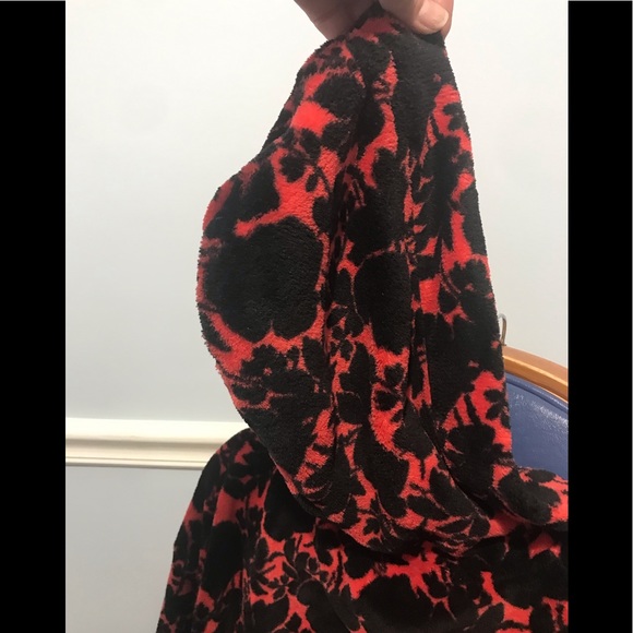New rare Vera Bradley hooded plush fleece robe, Silhouette Floral red and black - Picture 15 of 15